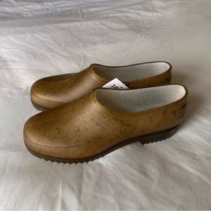 GardenHeir plasticana clogs in Sepia